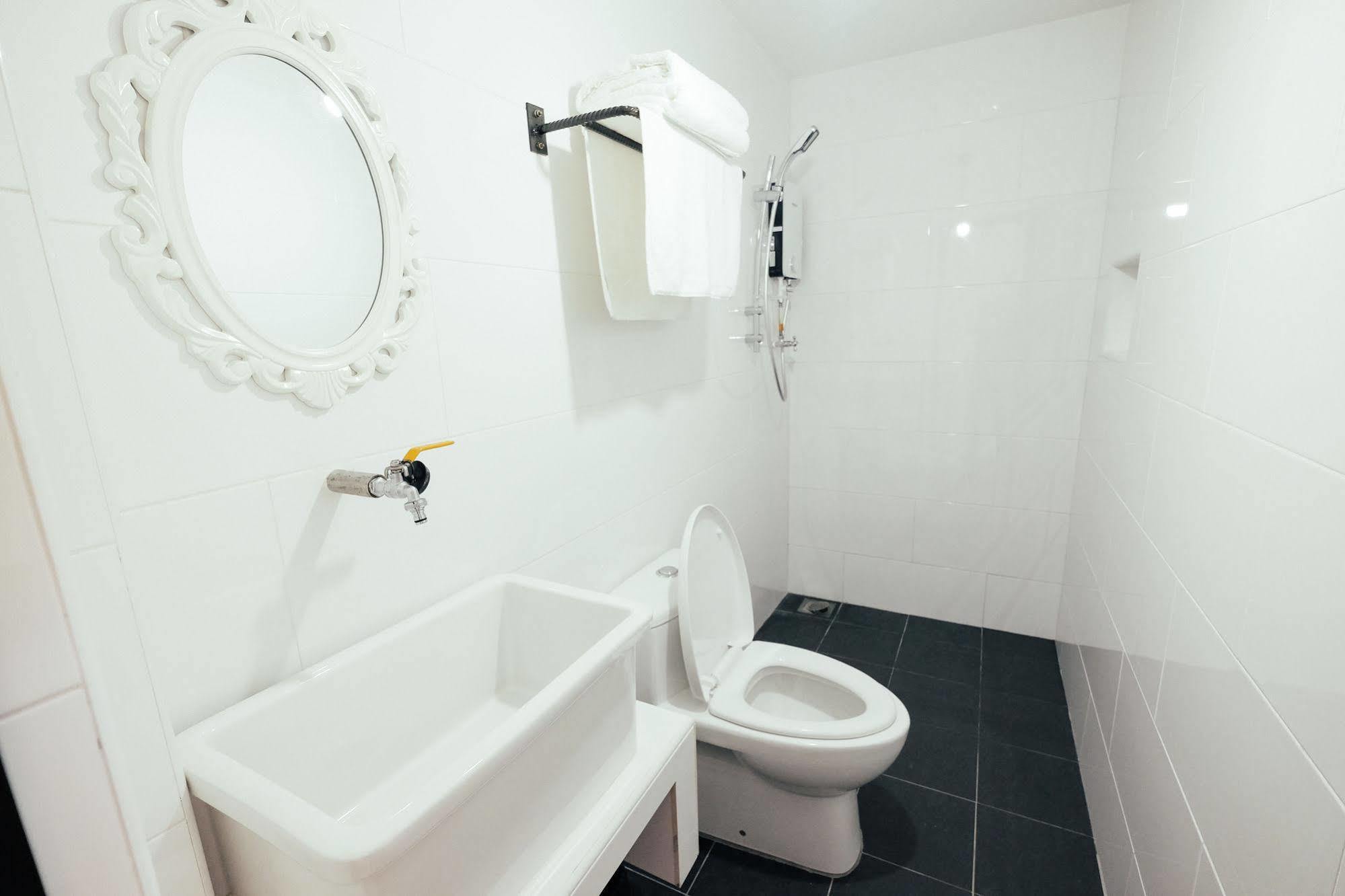 White Loft Hotel Malacca Exterior photo