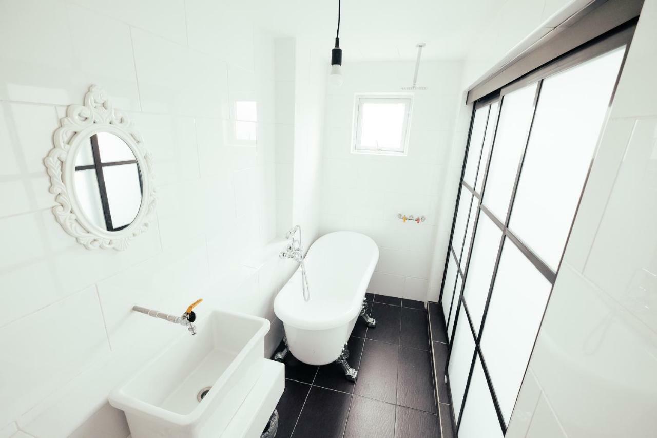 White Loft Hotel Malacca Exterior photo
