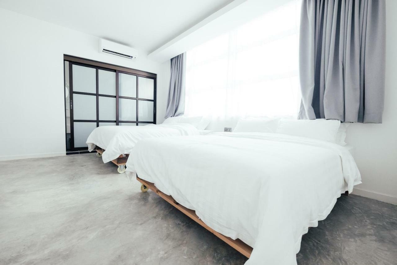 White Loft Hotel Malacca Exterior photo